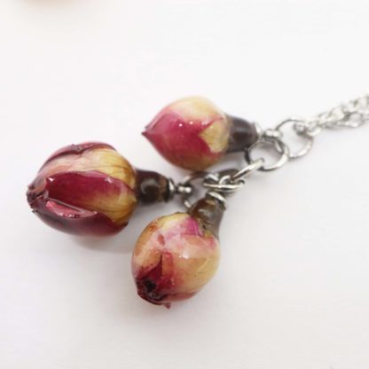collier trois boutons de rose