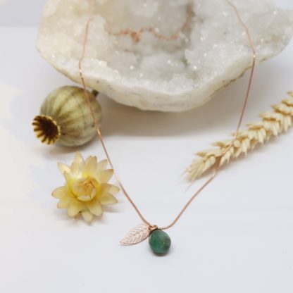 collier or rose feuille