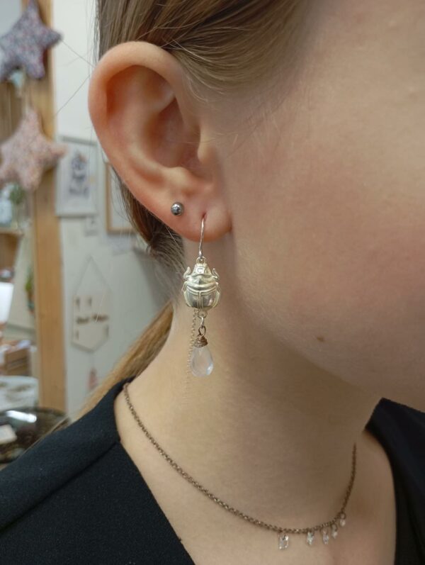 Boucles d'oreilles Scarabée - Argent et pierre naturelle – Image 4